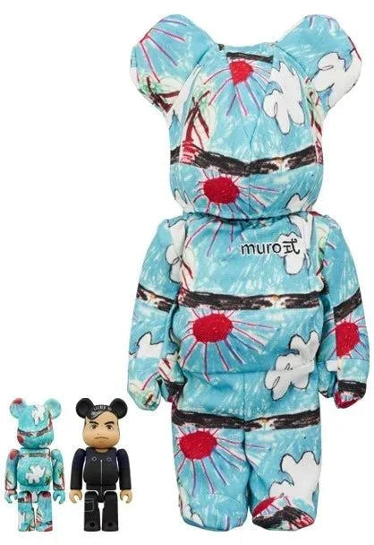 400% & 100% Bearbrick sæt - Muro Tsuyoshi (3-pack) med unikt design fra Medicom Toy.