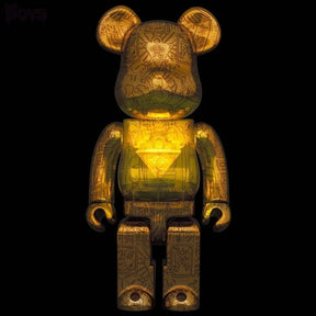 400% & 100% Bearbrick sæt - Yu-Gi-Oh! (Millennium Puzzle - Light ed.)