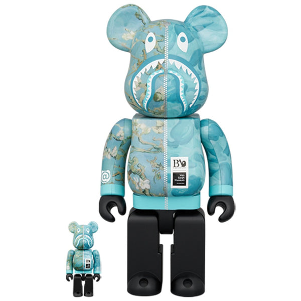 400% & 100% Bearbrick-setti – Mantelikukkia (BAPE x Van Gogh)