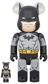 400% & 100% Bearbrick set – Batman Hush Black version with detailed design in sleek black tones.
